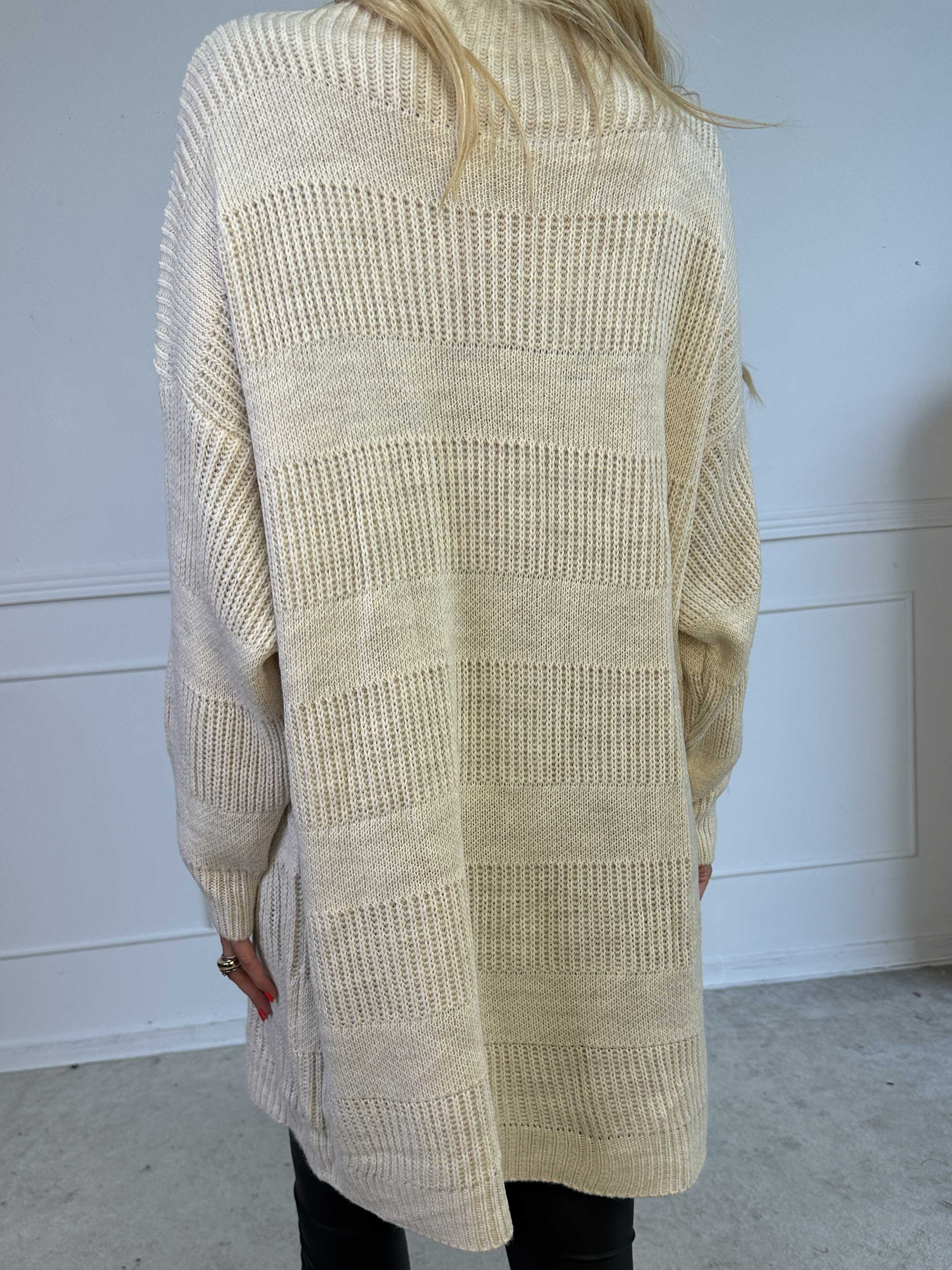 Cindy - Enfärgad mysig stickad tröja med polotröja